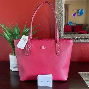 NWT. Authentic Coach Purse